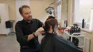 "Szybka zmiana": Przerzedzenie włosów sposobem na... zwiększenie ich objętości?