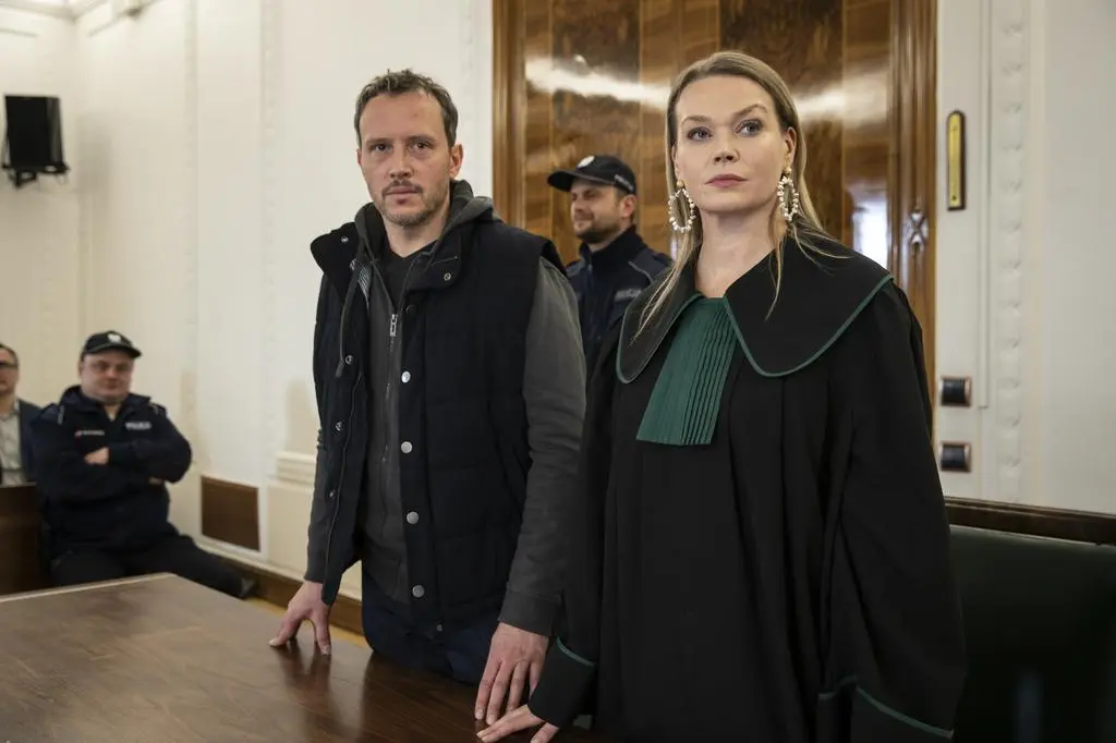 Tajemnica zawodowa: Jóźwiak (Andrzej Deskur) i Monika Litwin (Tamara Arciuch)