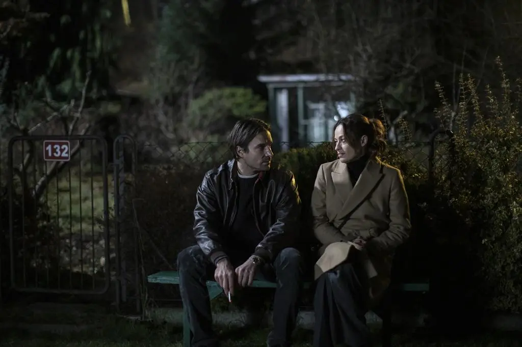 Tajemnica zawodowa: Miller (Piotr Stramowski), Julia (Magdalena Różczka)