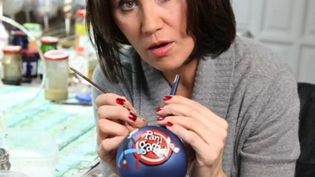 Tak powstawała bombka "Pani Gadżet"