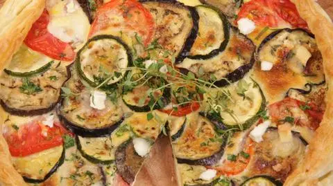 Tarta z bakłażanem, cukinią, pomidorami i kozim serem