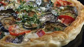 Tarta z bakłażanem, cukinią, pomidorami i kozim serem