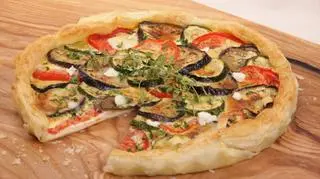 Tarta z bakłażanem, cukinią, pomidorami i kozim serem