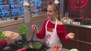 Walka o wejście do najlepszej czternastki MasterChefa Juniora trwa w najlepsze. W tym odcinku młodzi kucharze będą przygotowywć dania z ryb i owoców morza oraz potrawy wegetariańskie. 