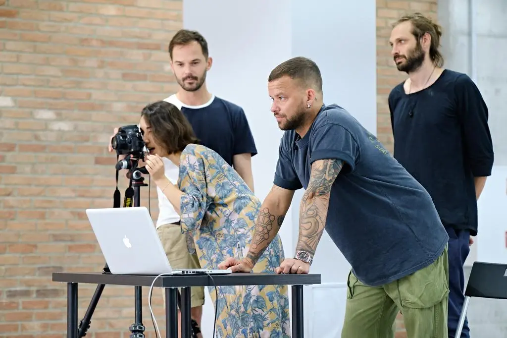 Top Model: Michał Piróg i ekipa na planie teledysku