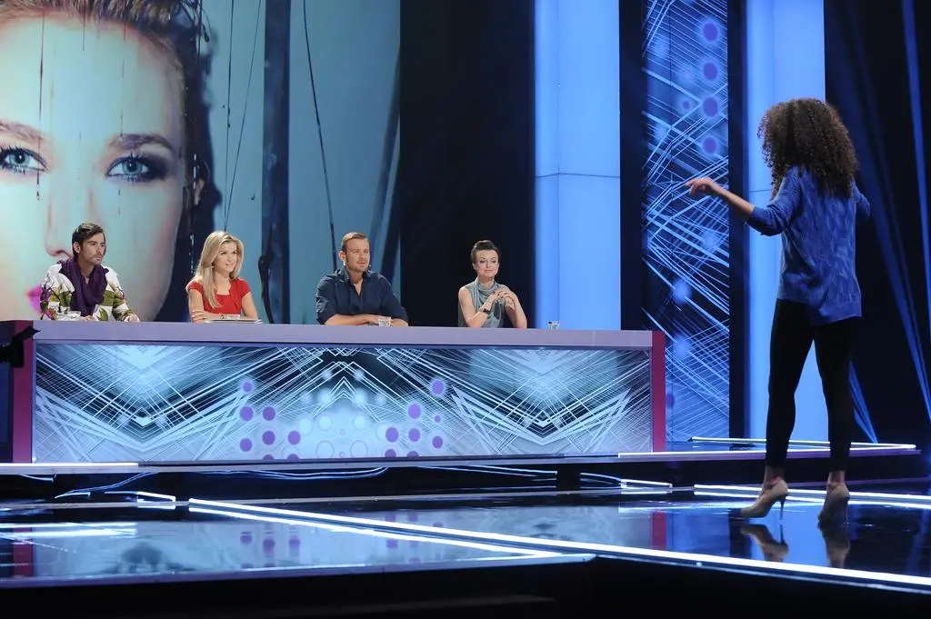 Uczestniczka castingu próbuje przekonać do siebie jurorów