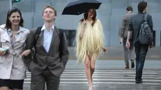 Modelka w ruchu drogowym!