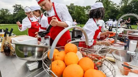 Wysoka poprzeczka dla uczestników! Dania piknikowe dla 75 osób!