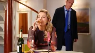 Kadr z serialu Na Wspólnej TVN - Zuza (Małgorzata Socha) i Kamil Hoffer (Kazimierz Mazur)