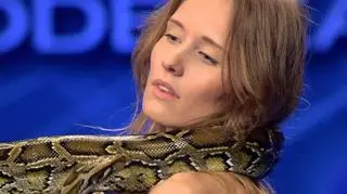 Uczestniczka castingu pozuje z... wężem!