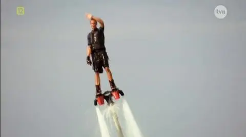 Kochasz skakać, pływać i latać? Flyboard to idealny sport dla Ciebie!