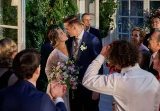 "Na Wspólnej": Kasia Berg i Darek Żbik wzięli ślub! Zobaczcie poruszający fragment odcinka 3770