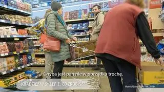 Kradł produkty ze sklepu. Starsza kobieta zwróciła uwagę. "To nagminne w tych supermarketach jest"