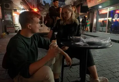 Tak smakuje oryginalny, turecki kebab. Czy przebija swój polski odpowiednik?