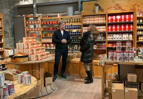 Syrop klonowy - płynne złoto Kanady. Jak przebiega jego produkcja?