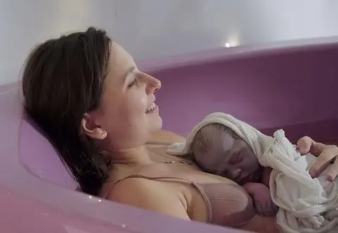Najszybszy poród w "Sztuce rodzenia". "W czepku urodzony"