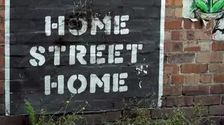 "Młodzi bezdomni": Jak wygląda życie nastolatków bez stałego miejsca zamieszkania?