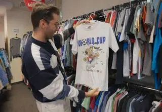 Ubrania z lat 80. i 90. Czy w lumpeksie można znaleźć prawdziwe vintage'owe perełki?