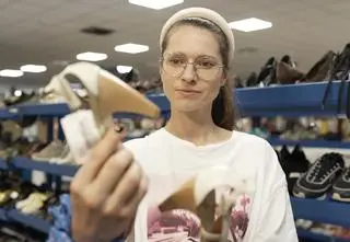 Asia udowodniła, że w second handzie można znaleźć wszystko. "Lumpeksy to kopalnia rzeczy nietypowych, dziwnych, przeróżnych"