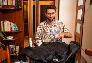 Renowacja skóry z lumpeksu. Przemek Srogosz pokazał, jak to zrobić!