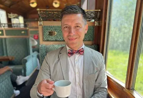 Elegancka podróż w stylu lat 30. Czym zachwyca pociąg stylizowany na Belle Epoque?