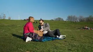 “Jestem z Polski”: Zapoznaj się z brytyjskim rytuałem “afternoon tea”