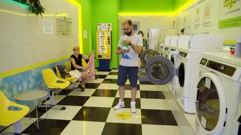 "Wakacje z teściową": Pranie to wyzwanie, kiedy robi je... zięć i teściowa!
