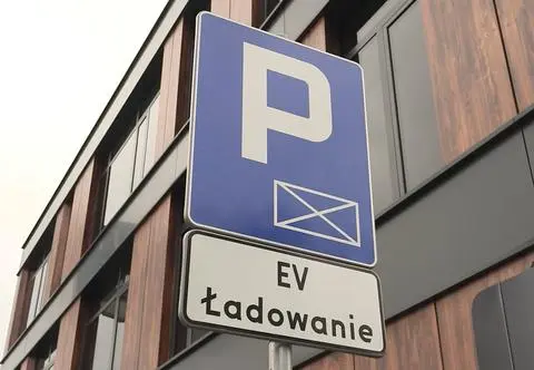 Nie parkuj przy ładowarce! Grzywna może wynieść nawet 5000 zł
