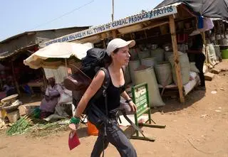 Niebezpieczna sytuacja Moniki i Igi w "Afryka Express". "Ktoś za nami gwizdał, robiło się niebezpiecznie" [PRZED EMISJĄ W TV]
