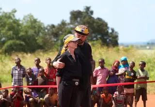 "Afryka Express". Ewa Gawryluk pierwszy raz tak szczerze o byłym mężu. "Niefajnych rzeczy się nie wspomina dobrze" [PRZED EMISJĄ W TV]