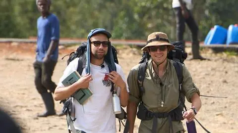 "Przedsionek piekieł". Nikodem i Paweł trafiają do slumsów – mroczna noc w "Afryka Express" [PRZED EMISJĄ WTV]