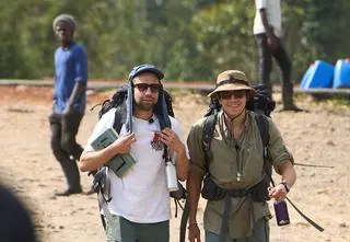 "Przedsionek piekieł". Nikodem i Paweł trafiają do slumsów – mroczna noc w "Afryka Express" [PRZED EMISJĄ WTV]