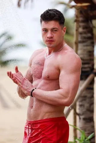 Hotel Paradise 8: Bartek 