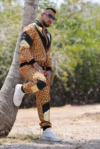 Hotel Paradise All Stars: Grzesiek