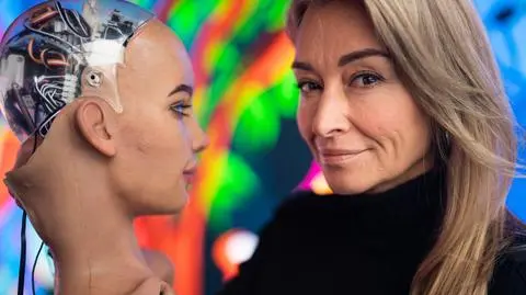 Kobieta na krańcu świata PRZED EMISJĄ W TV: Czy robot Sophia lubi się przytulać?