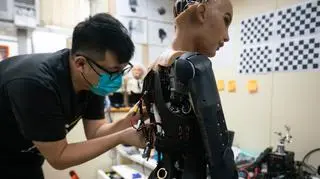 Kadr z 4.odcinka 14.sezonu programu "Kobieta na krańcu świata"