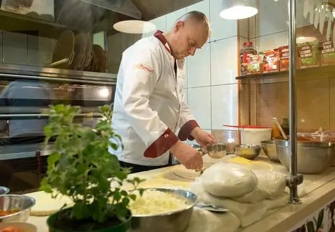 "To pomyłka jest. Awantura za awanturą". Kucharz opuszcza restaurację w 5. odcinku "Kuchennych rewolucji"
