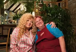 "Umrę na zawał przez ciebie mamo"! Afera buraczkowa Eweliny i teściowej. Zobacz fragment  7. odcinka "Kuchennych rewolucji"!