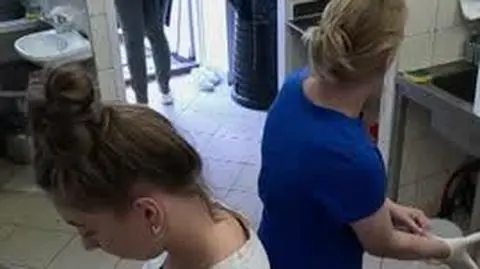 Awaria prądu podczas "Kuchennych rewolucji"! Kucharki z Garwolina w ogniu próby