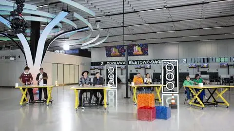 Grzegorz Krychowiak w roli jurora! Podróżniczy półfinał ''LEGO Masters. Kierunek Polska 2'' na lotnisku [PRZED EMISJĄ W TV]