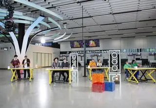 Grzegorz Krychowiak w roli jurora! Podróżniczy półfinał ''LEGO Masters. Kierunek Polska 2'' na lotnisku [PRZED EMISJĄ W TV]