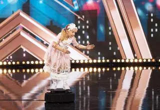 Mam Talent! PRZED EMISJĄ W TV: 7-letnia Liwia zaskoczyła jurorów tańcem!