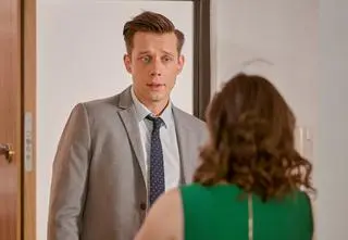 "Na Wspólnej": Tak Darek zdradził Kasię! Czy Siwek wróci i namiesza jeszcze w życiu Żbików?