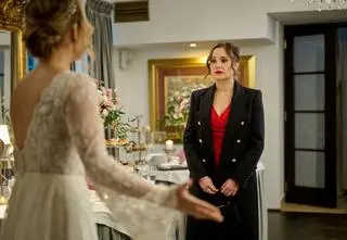 "Na Wspólnej" w odcinku 3771: Ujawniamy tajemnice weselnego odcinka Kasi i Darka. Co planuje Aneta?