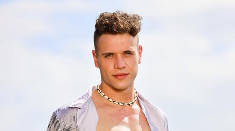 U Kuby Teodorskiego z "Hotelu Paradise 9" świąteczna gorączka! Jego nowa partnerka skradła show
