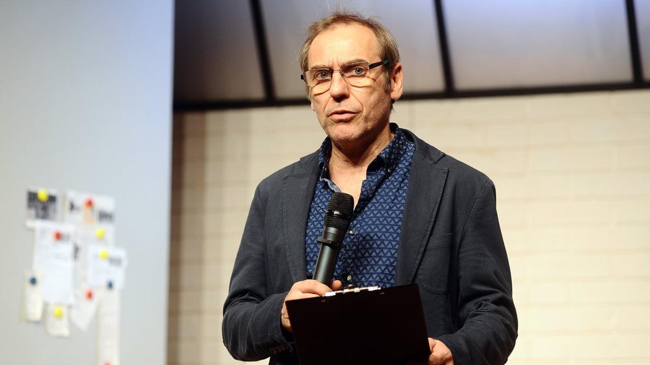 Tomasz Sapryk szczerze o nowych związkach kolegów po "pięćdziesiątce". "Chyba ciężko, ale kibicuję"