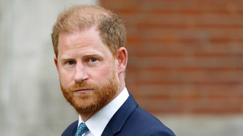 Książę Harry przyleciał do Londynu. Ruszył głośny proces przeciwko brytyjskiej prasie