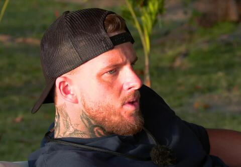 Kuba z "Hotelu Paradise 11" przerwał milczenie. Dosadnie odpowiedział hejterom. "Rzucali mi piaskiem w oczy"