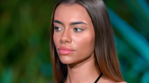 Julia z "Hotelu Paradise 11"
