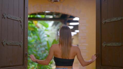"Hotel Paradise 11". Julia